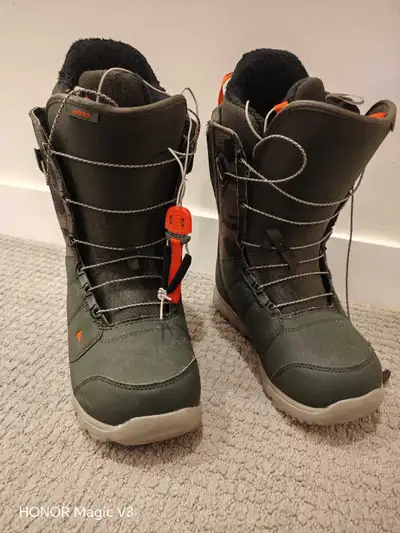 Burton Moto Snowboard Boots Practically New, View more