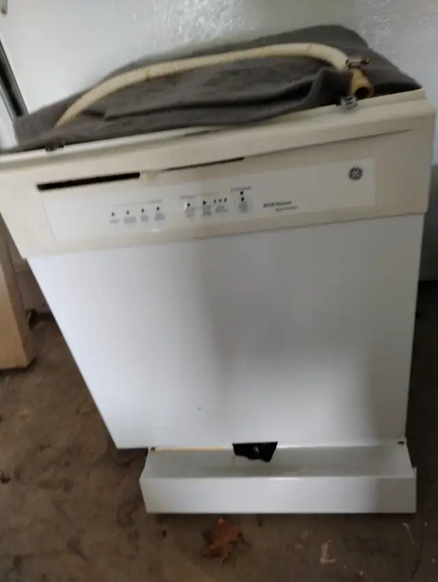 Laveuse a vaisselle marque Frigidaire in Dishwashers in Lévis - Image 3