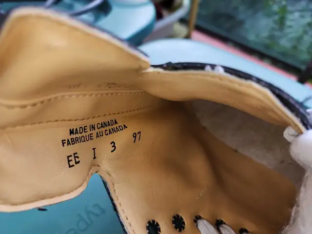 Bauer 3D Hockey Skates - Kids Youth Size 3 *EUC* in Skates & Blades in City of Toronto - Image 5