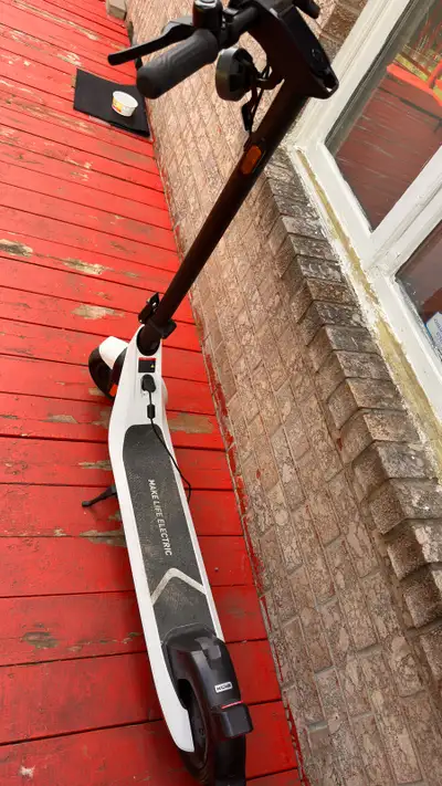 NIU KQi2 Pro Electric Scooter Bundle – Only 3 Months Use, View more