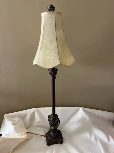 Almost 32” high. Lamp shade is 9” at the base. Base of lamp is about 4.5”. Metal lamp is oil rubbed...