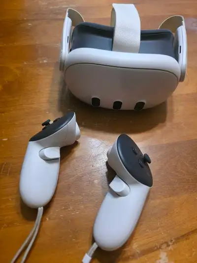 Works perfectly fine, lens are great. Handle are fine, thumb sticks work great. It's a bit yellowed...