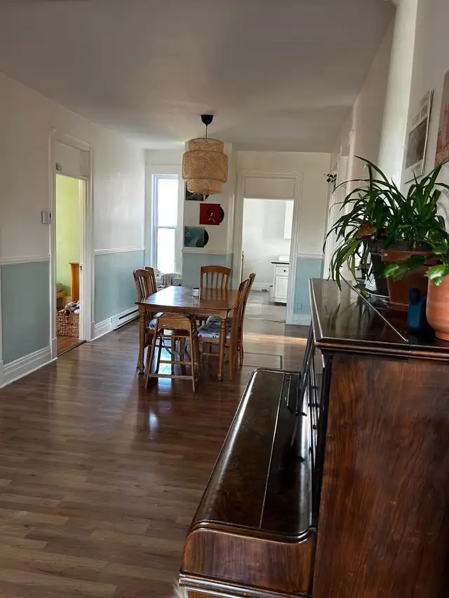 Spacious 7.5-Bedroom Apartment in the Heart of Downtown Trois-Rivières