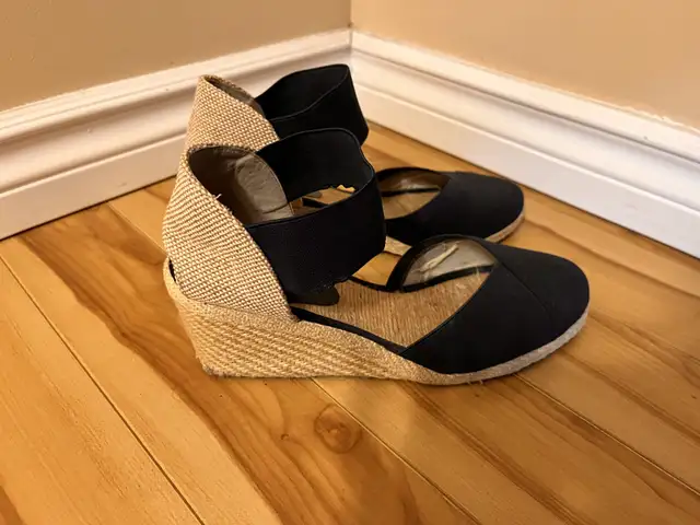 Women’s Navy Wedge Sandals Size 8.5 in Women's - Shoes in Calgary - Image 3