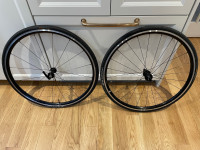 Roues et pneus de vélo de route Giant PR-2 avec pneus Gavia AC1