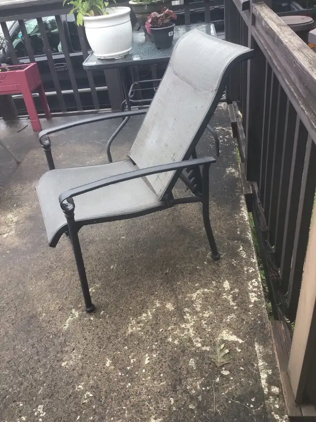 très grande chaise inclinable ,fait 3 positions pour extérieur in Patio & Garden Furniture in Longueuil / South Shore - Image 3