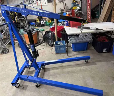 Brand new just got it never used it I was gonna work on my engine but I gave up on the truck