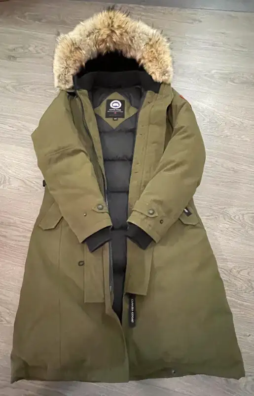 Canada goose Kensington parka xs in Women's - Tops & Outerwear in City of Toronto - Image 3