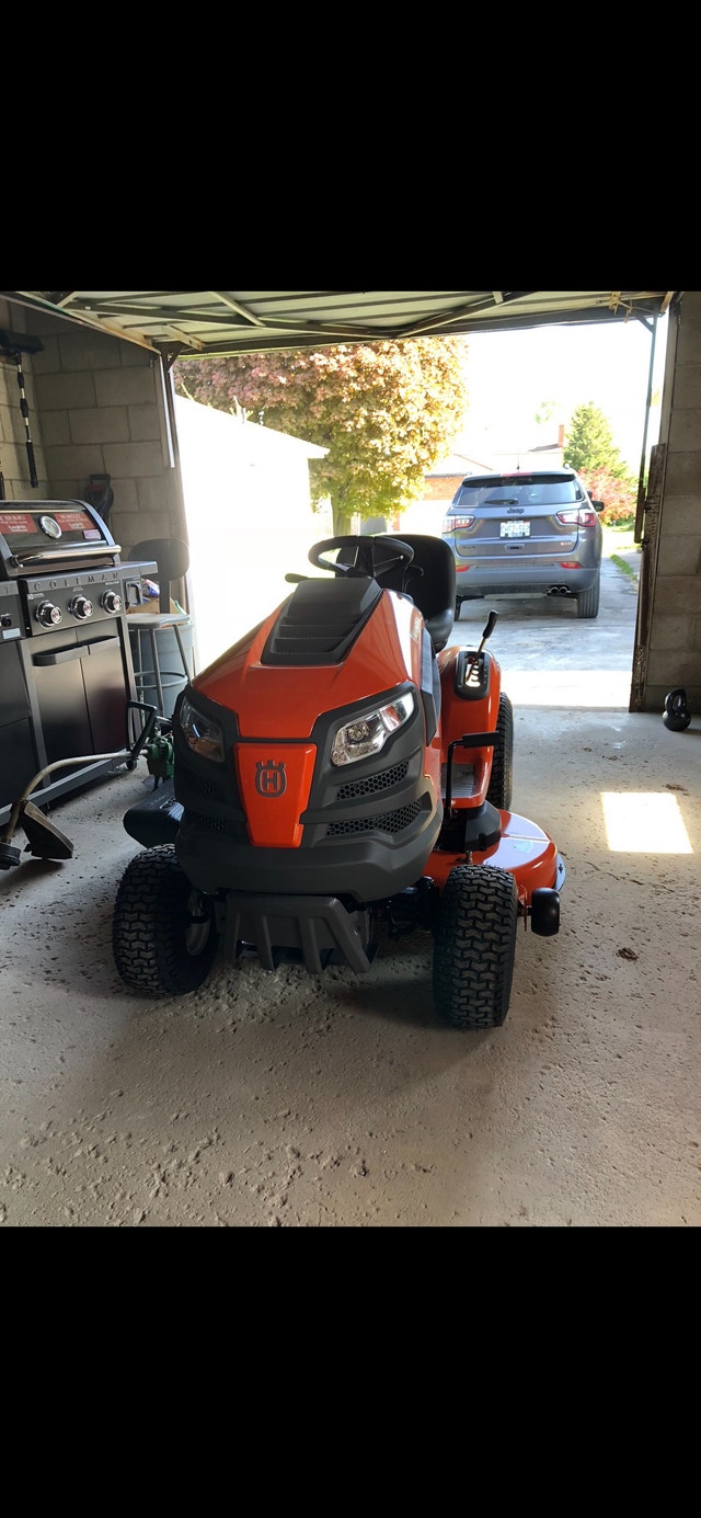 2 years old! Riding Lawn Mower Lawnmowers & Leaf Blowers St
