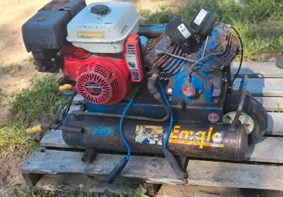 8hp Honda hotdog air compressor .,Has one broken air fitting that needs repairing but works well . P...