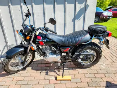 Excellent condition. Awesome bike for around town,back roads and trail. 4572 km, electric start, fue...