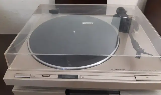 Pioneer Turntable  PL-4  in great working condition in General Electronics in Oshawa / Durham Region - Image 6