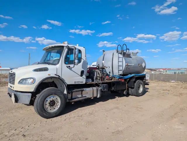 Make an Offer! Pressure Truck; 7m³, 5000PSI Freightliner M2 4x4 in Heavy Trucks in Edmonton - Image 3