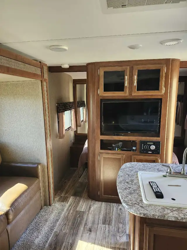 Passport 32' Travel Trailer in Travel Trailers & Campers in Kingston - Image 7