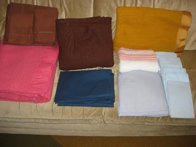 COUVERTURES (BLANKET) - LITERIE POUR LIT SIMPLE ET DOUBLE in Other in Laval / North Shore - Image 6