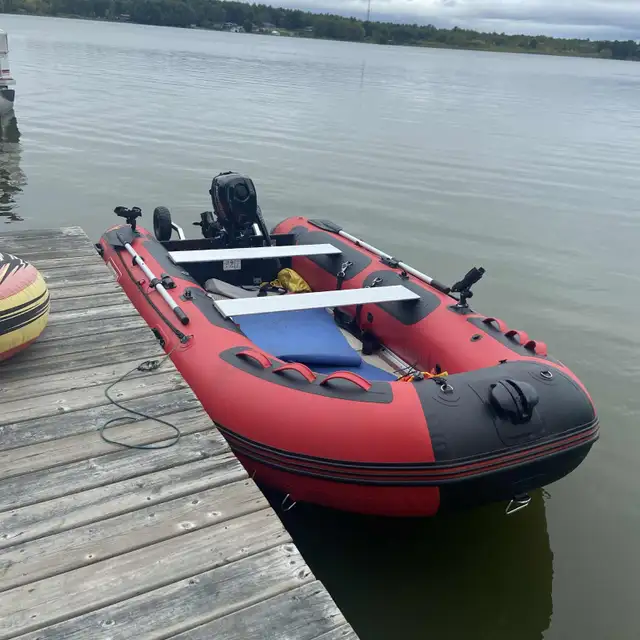 Inflatable boat with motor63234860404865122