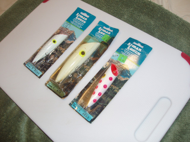 NEW IN THE PACKAGE 4" & 5" ORIGINAL PAINTED EYE GLOW LYMAN LURES in Fishing, Camping & Outdoors in Owen Sound - Image 2