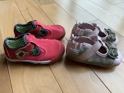 Deux paires de souliers fille grandeur 3-4, View more