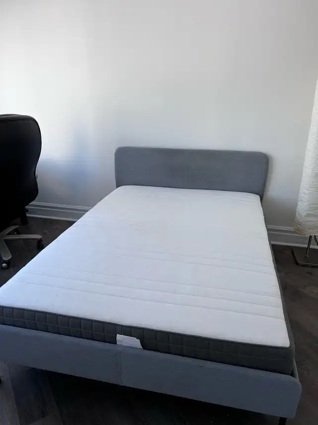 Lit double + matelas IKEA A VENDRE in Beds & Mattresses in City of Montréal - Image 2