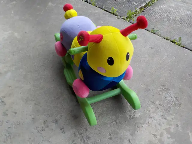 Baby rocker toy in Toys in Gatineau - Image 2