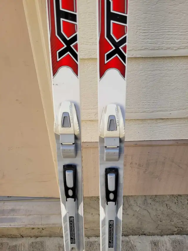 Rossignol XTour venture  Skin  cross coutry ski 198cm  in Ski in Calgary - Image 5