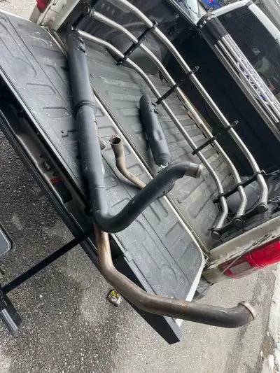 2023 OEM Harley Davidson RoadGlide exhaust. Located in Kitchener.
