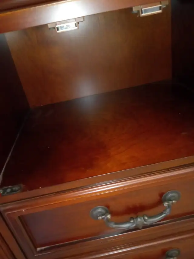 Dining Buffet and Hutch (Bombay brand) originally 3k plus tax in Hutches & Display Cabinets in City of Toronto - Image 5