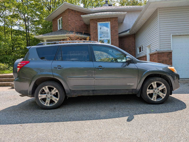 Toyota RAV4 V6 Sport in Cars & Trucks in Gatineau - Image 3