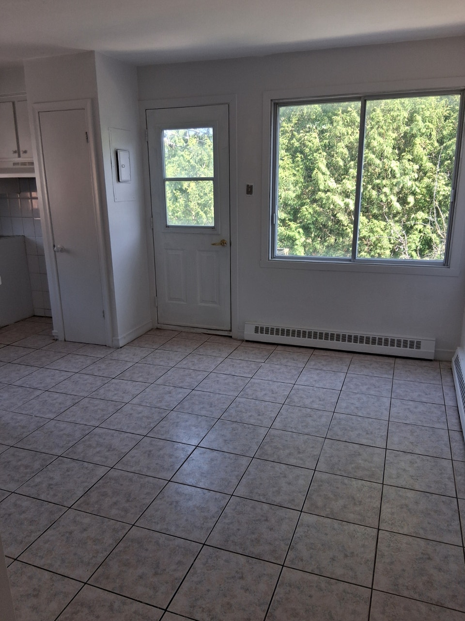 5 1/2 Apartment 3