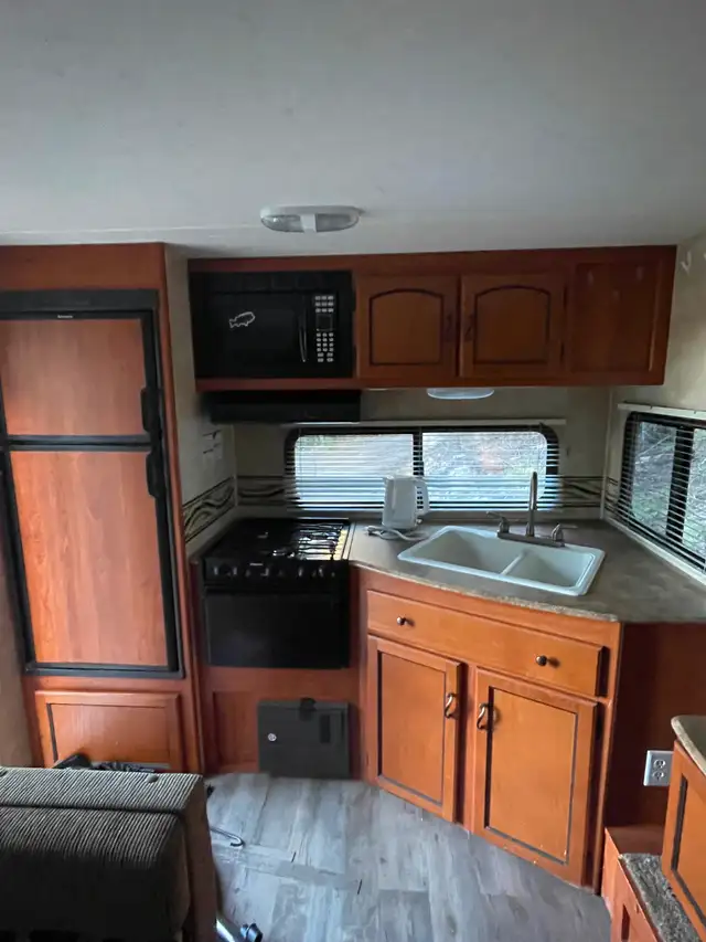 Travel trailer in Travel Trailers & Campers in 100 Mile House - Image 4