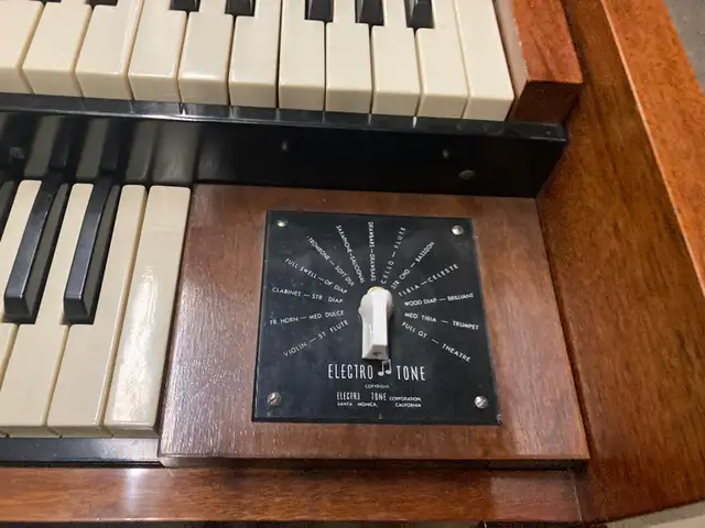 Hammond organ Hammond &  tone cabinet in Pianos & Keyboards in Calgary - Image 5