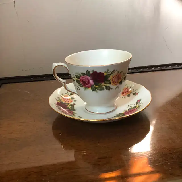 ENGLISH BONE CHINA - Vintage62863737988483121