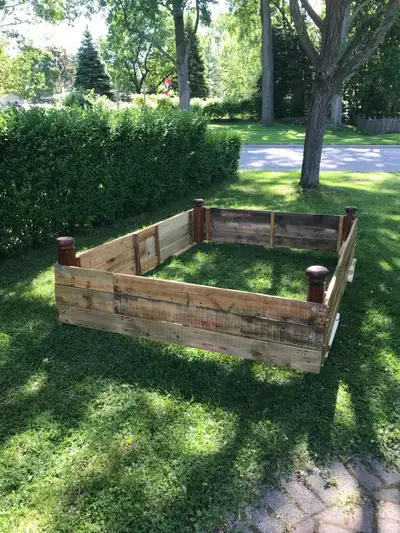 Garden bed ( Solid hardwood)
