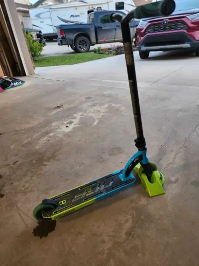 Madd Gear MGP VX9 Pro Stunt Scooter Blue/Green with stand. Used but still in good condition. $90 OBO