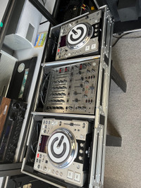 Denon -S3500 digital turntables wit mixer and case