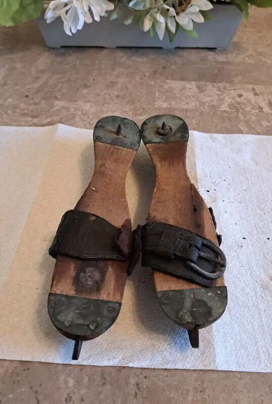 Antique Ice Skate's64959962624643123