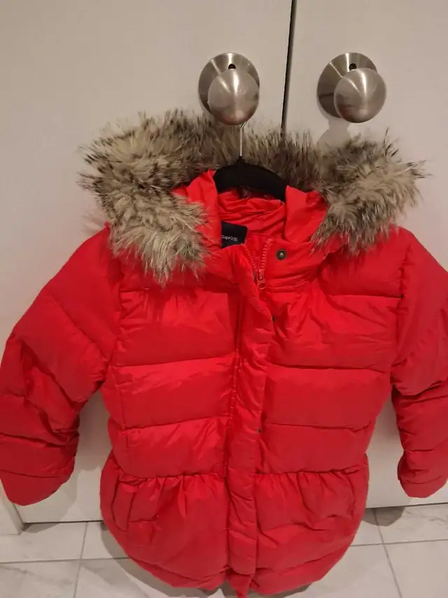 Gap Girls Winter Coat in Kids & Youth in Ottawa - Image 2