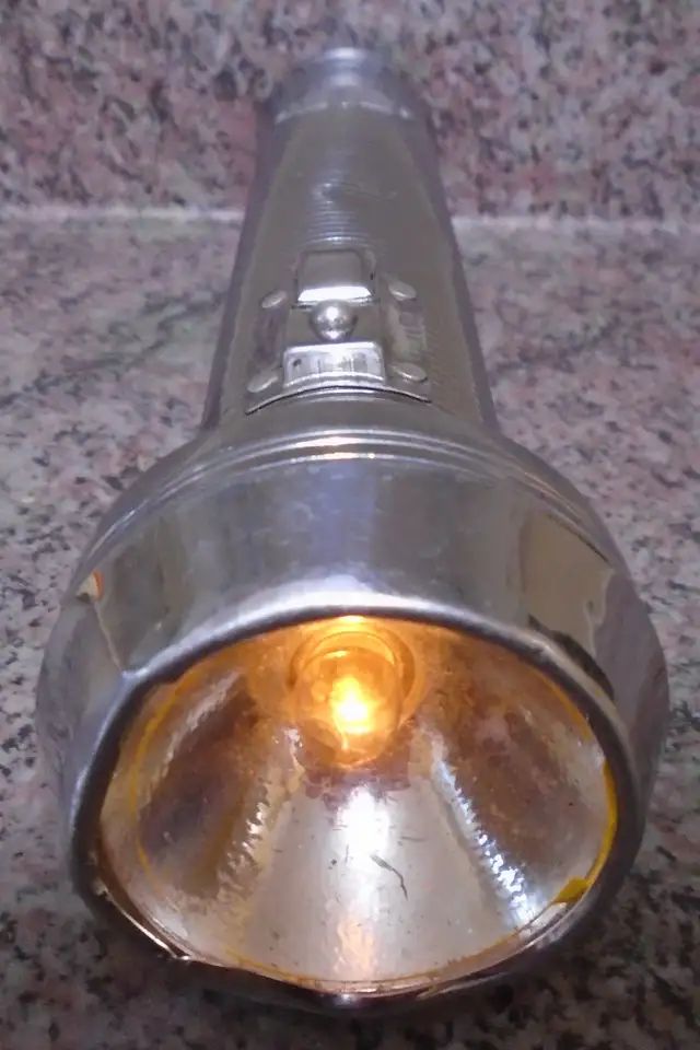 vintage stainless steel Ray-O-Vac flashlight in Arts & Collectibles in City of Halifax - Image 7