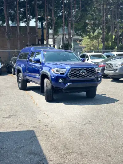 2023 TOYOTA TACOMA CALL 78O 36O 978️⃣2 Low kms, very clean Tacoma. Body match canopy. 3.5L V6 engine...