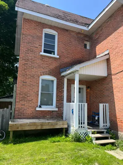 1 bedroom 1 bathroom apartment for rent. Centrally located in Pembroke, close to down town and Algon...