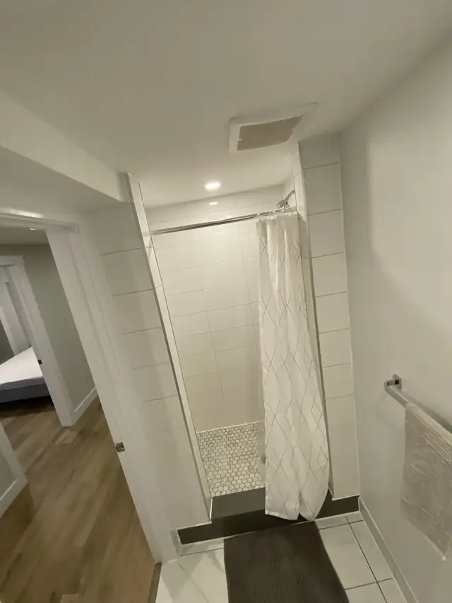 BEDROOM FOR RENT IN LUXURY STUDENT RENTAL NEAR CARLETON U! in Room Rentals & Roommates in Ottawa - Image 10