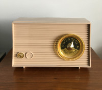 1957 RCA Nipper IX Vintage Tube AM Radio