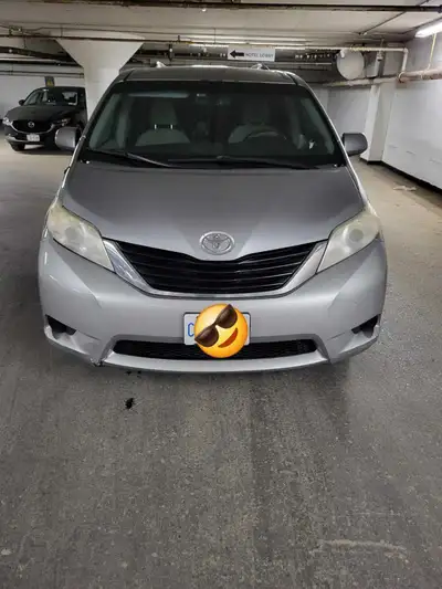 This is a Toyota Sienna minivan with 235,792 km. It has comfortable seating and is ideal for familie...