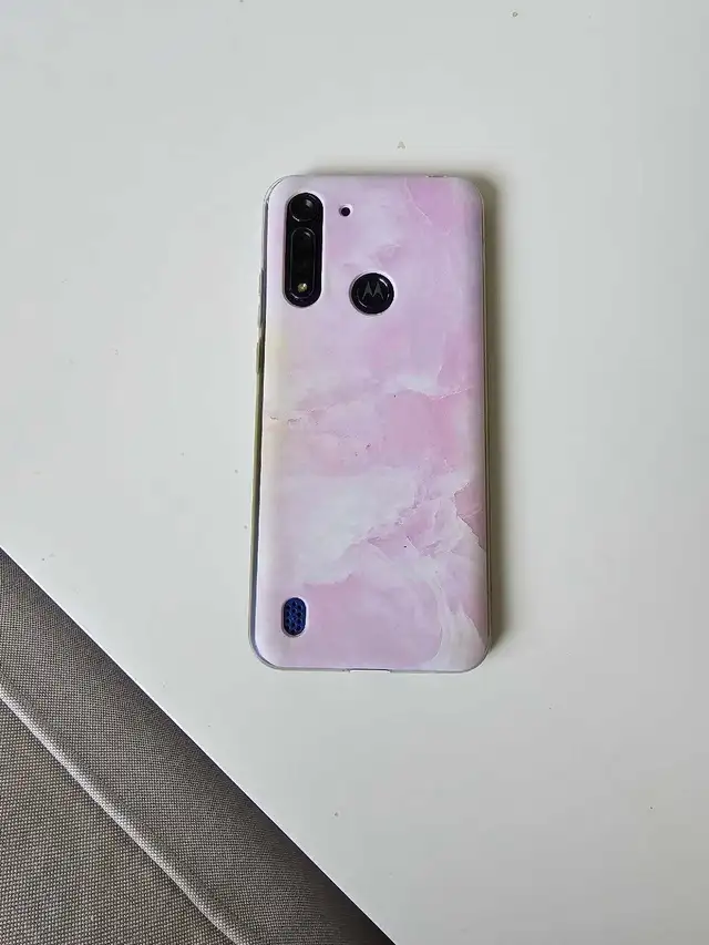 Motorola Phone in Cell Phones in Delta/Surrey/Langley - Image 3
