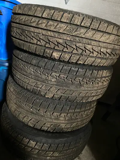 the tires have less than 1000km on them and there worth much more than i am asking for