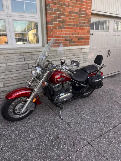 Selling my Kawasaki Vulcan 800. This is my first bike, sad to see is gone! It has 56,000 km's and ru...