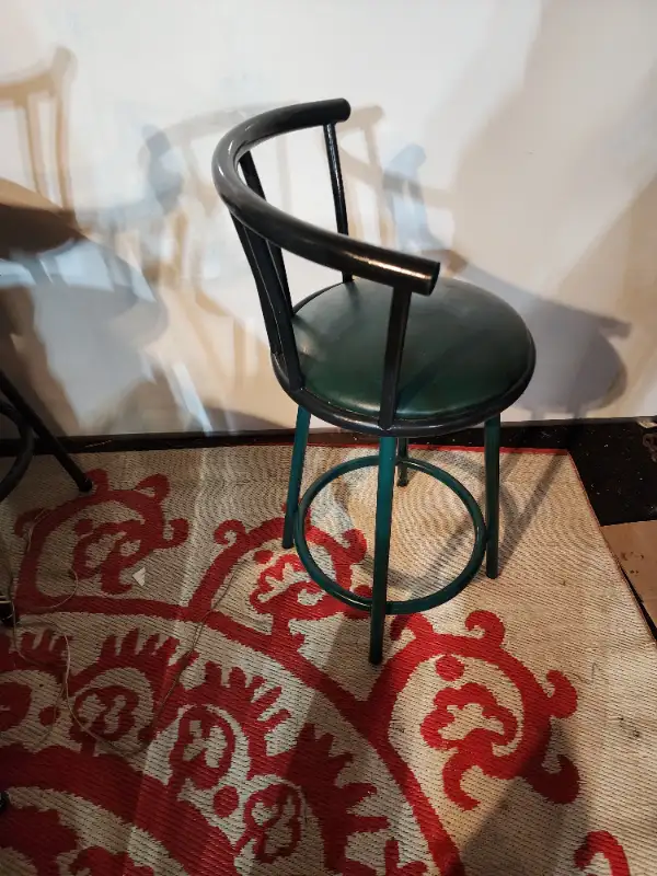 Green Bar Stool swivel chair in Chairs & Recliners in Oakville / Halton Region - Image 5