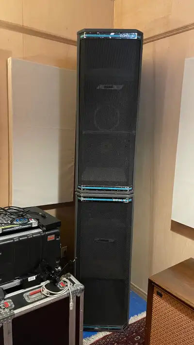 Massive PA towers working flawlessly. $400 for the pair. These are passive speakers which will requi...