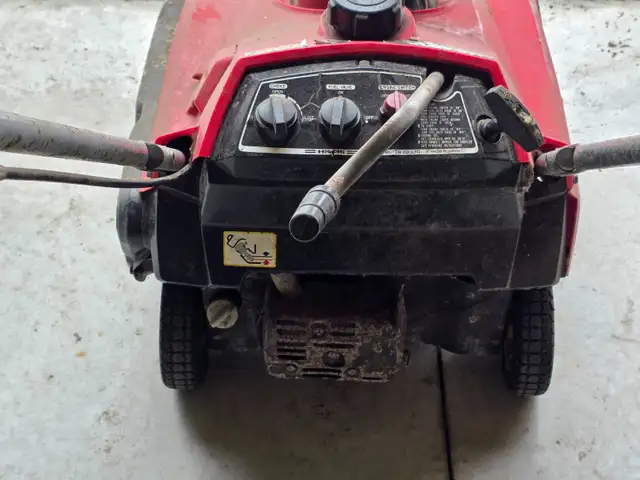 Honda HS35 Snow Blower AS IS in Snowblowers in Windsor Region - Image 8