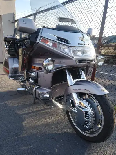 1999 Honda Goldwing se 50th anniversary special. 135000km. Well maintained. Second owner. Records to...